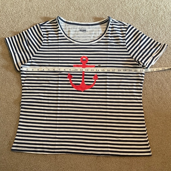 size XL, bust up to 44” inches, beautiful anchor shirt, new ⚓️ condition - Picture 5 of 10
